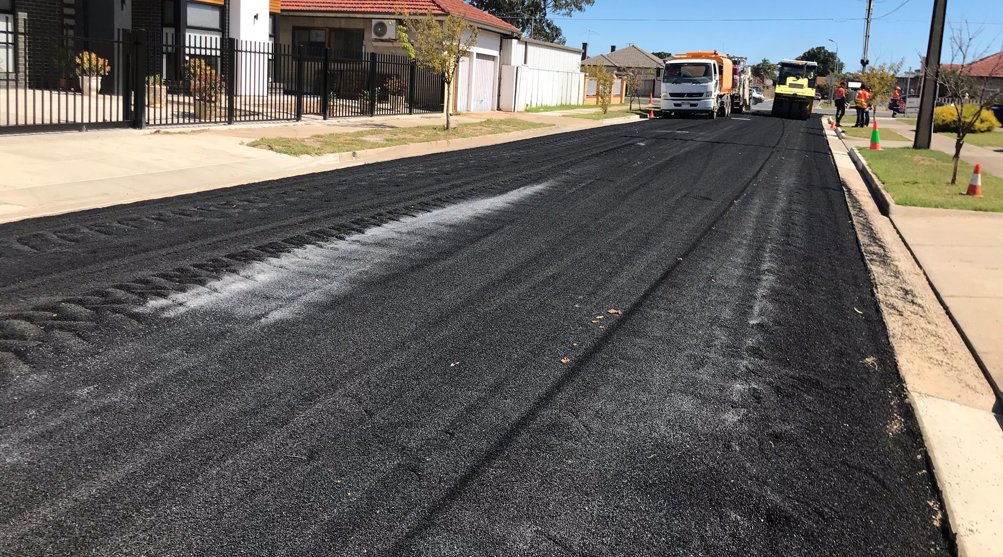 U:DataRESEARCHCURRENT PROJECTSRoad SubgradeProject with CouncilQueen St ProjectProject PhotosRubber MixingIMG_5638.JPEG