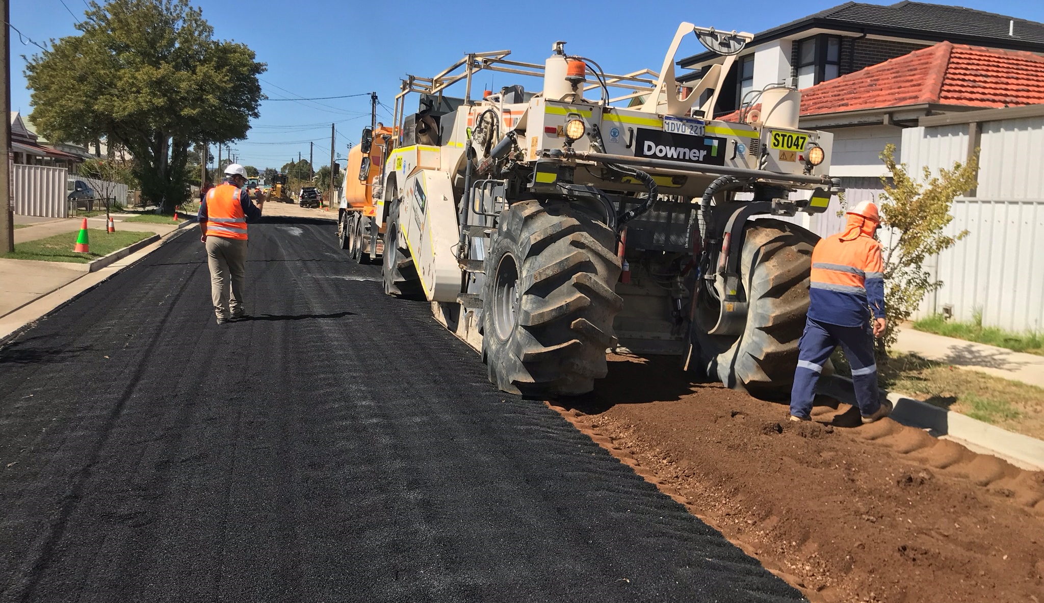 U:DataRESEARCHCURRENT PROJECTSRoad SubgradeProject with CouncilQueen St ProjectProject PhotosRubber MixingIMG_5647.JPEG